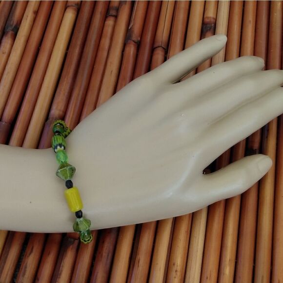 HANDMADE Vibrant Green/Black/Yellow Glass Beaded Bracelet Stretchable - Picture 3 of 12